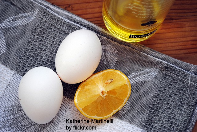 Эффективное средство - сочетание оливкового масла с яйцом и лимоном