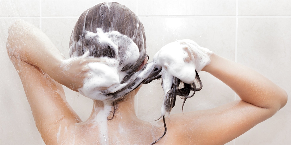 Ежедневное очищение волос — зло. Как часто нужно мыть голову девушкам, женщинам и мужчинам?