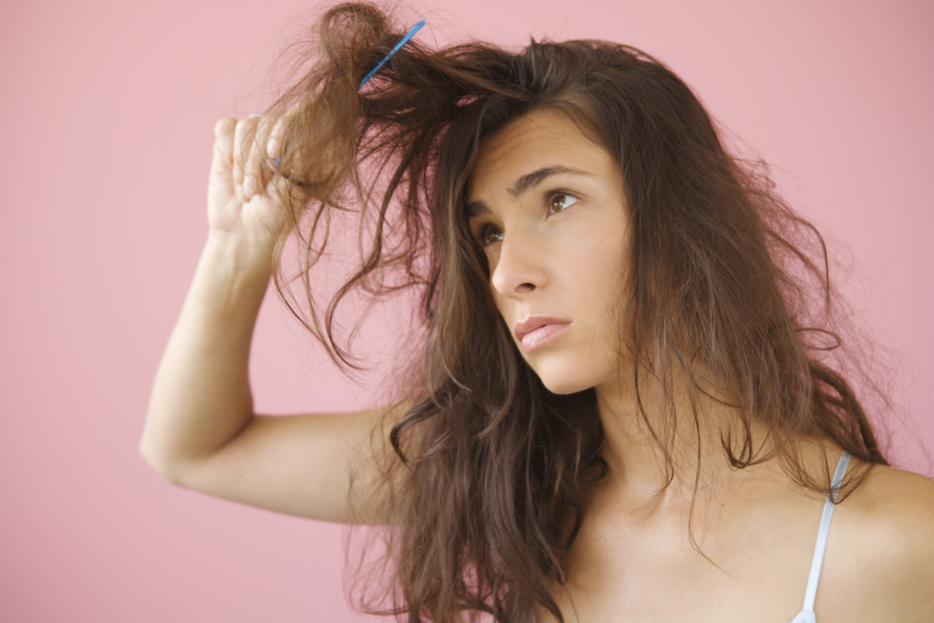 Проблемные сухие пряди. Как увлажнить волосы в домашних условиях?